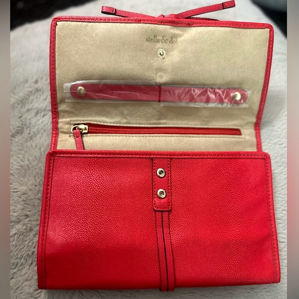 Brand New Red Stella & Dot Jewelry Organizer